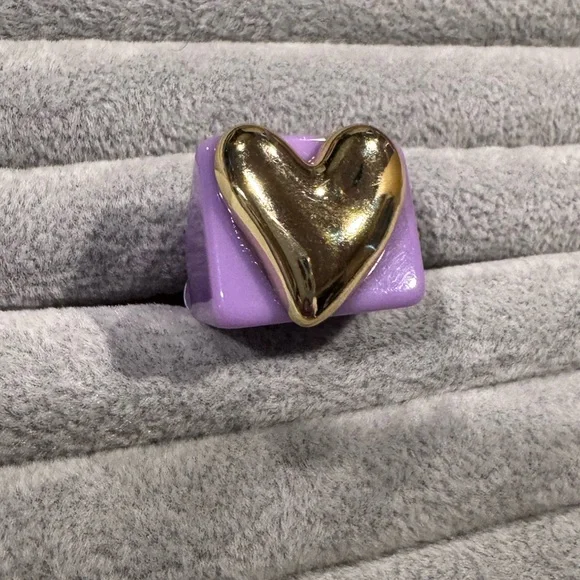 Purple Resin Heart Ring w/ Gold Tone Heart – Size 6 Statement Ring - Picture 3 of 16